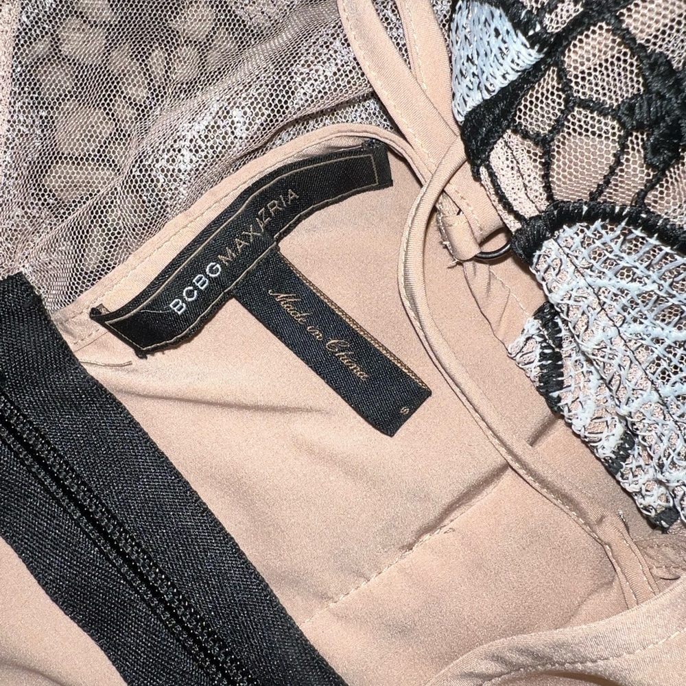 BCBG LACE DRESS - Picture 2 of 3